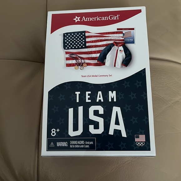 American Girl Team USA Medal Ceremony Set - Picture 4 of 4